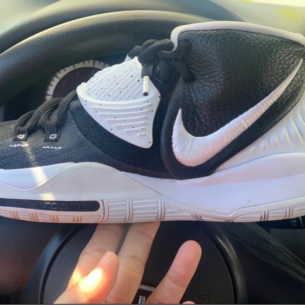 Men’s NIKES size 6